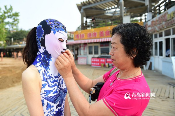 Le face-kini fait fureur sur les plages chinoises