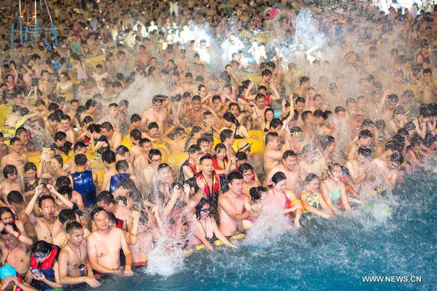 Comment des Chinois se rafra?chissent face aux vagues de chaleur