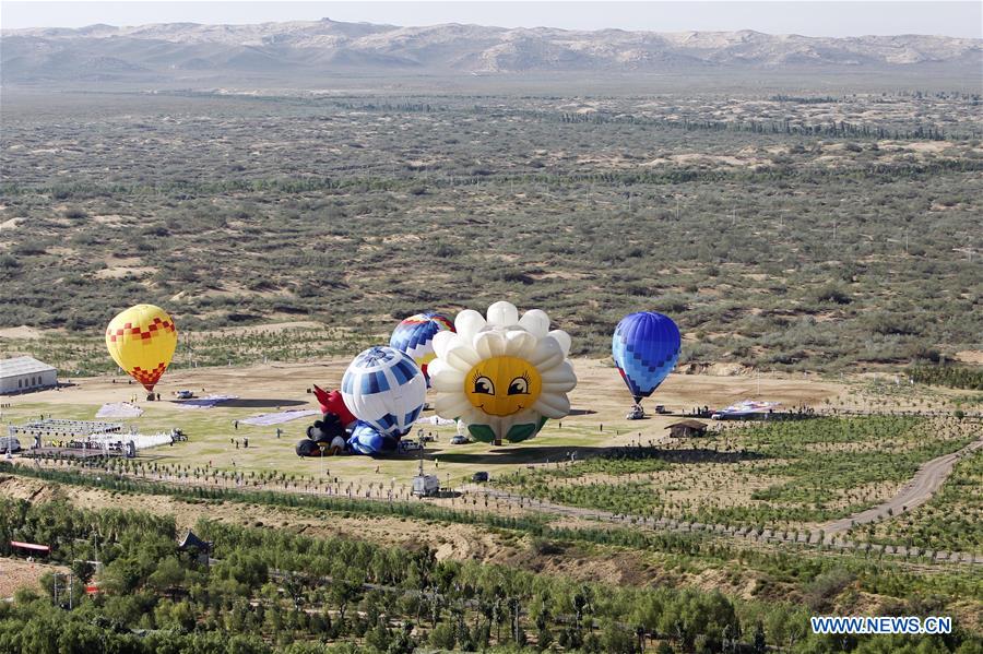 Ningxia : début du festival des montgolfières