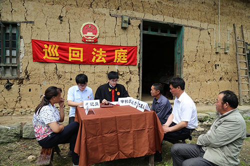 Des juges 'acrobates' rendent justice dans la Chine profonde