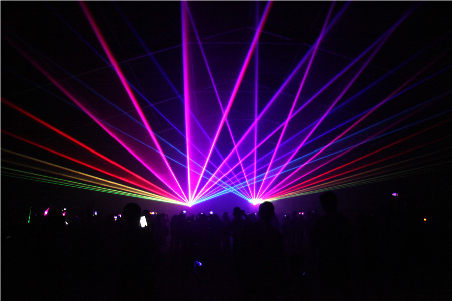 Kunming : un jeu de lumières invite les familles à sortir