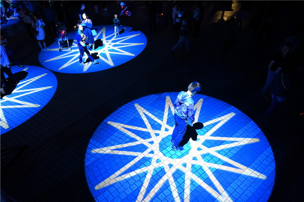 Kunming : un jeu de lumières invite les familles à sortir