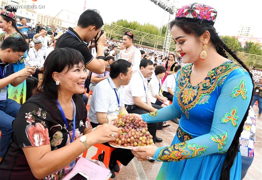 Ouverture du festival du raisin de Turpan 