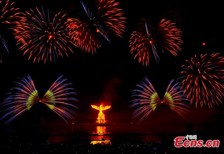 Une ville chinoise sous les feux d'artifice
