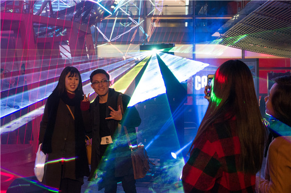 Shanghai se prépare pour No?l avec un sapin high-tech