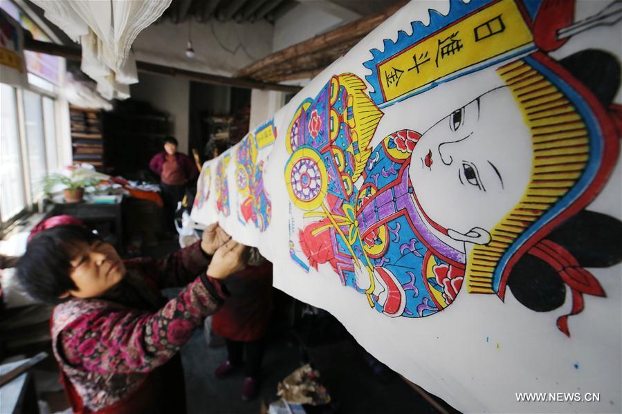 La préparation des estampes traditionnelles du Nouvel An