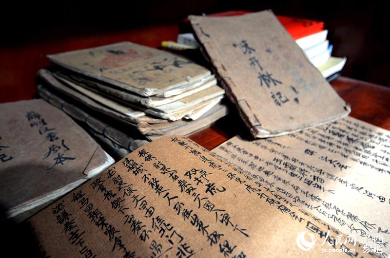 Derrière le rideau : la transmission du théatre d'ombres chinoises