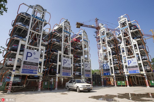 Un parking de type ? grande roue ? installé dans la zone résidentielle de Laojiu à Nanjing