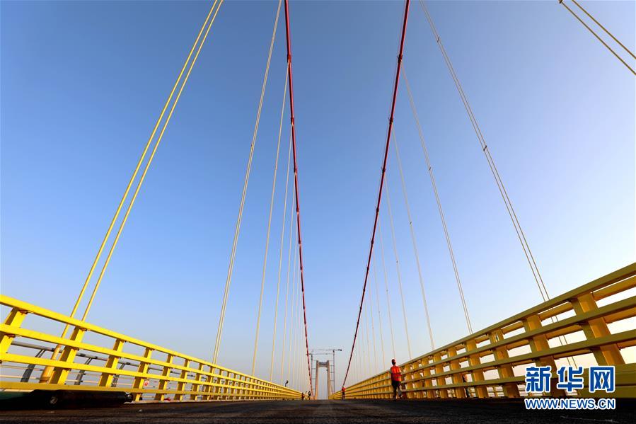 Mozambique : ouverture prochaine au trafic du pont maritime Maputo-Katembé