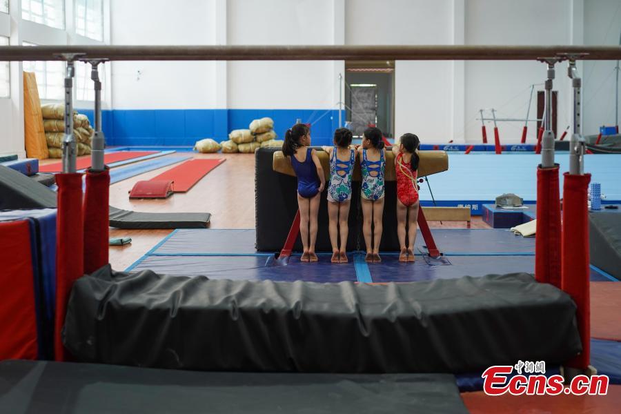 Un comté du sud-ouest de la Chine abrite les futurs champions de la gymnastique