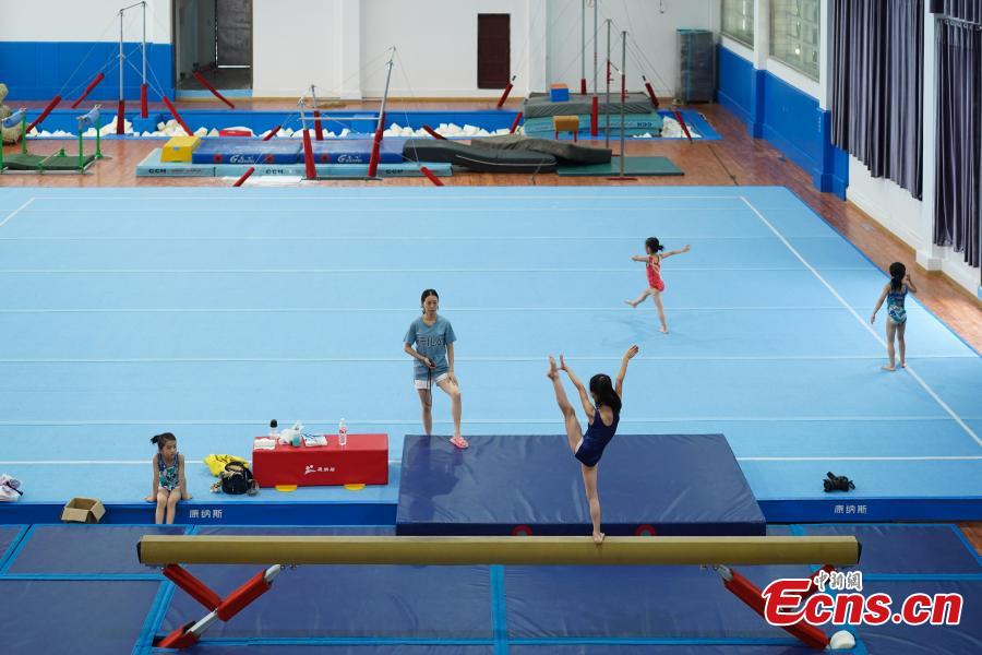 Un comté du sud-ouest de la Chine abrite les futurs champions de la gymnastique