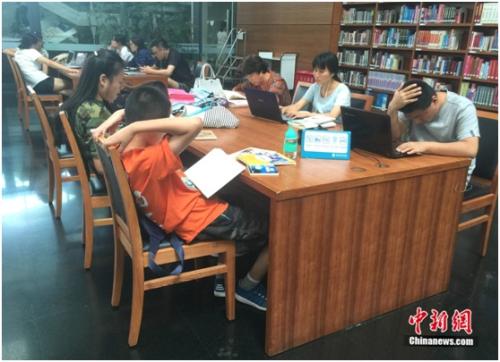 Faut-il fermer les bibliothèques universitaires aux moins de 14 ans ?