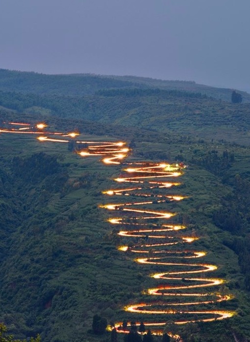 La route la plus tortueuse - 68 virages au Yunnan
