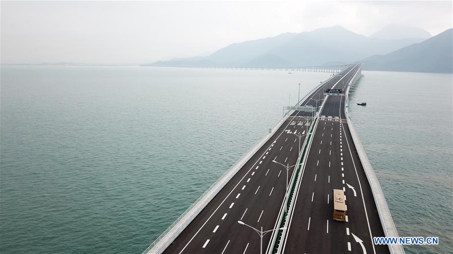 Chine : le plus long pont maritime du monde ouvert à la circulation