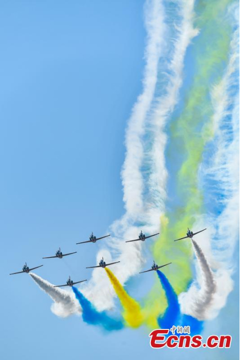 Ouverture du 12e Salon de l'aviation et de l'aérospatiale de Zhuhai