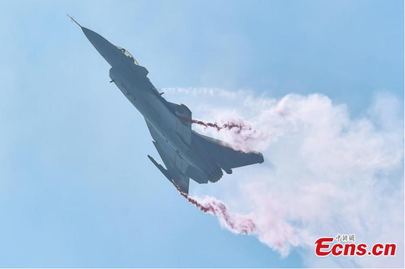 Ouverture du 12e Salon de l'aviation et de l'aérospatiale de Zhuhai