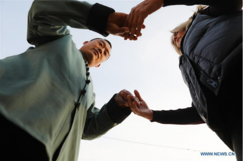 Une Brésilienne étudie le Taiji dans le Henan