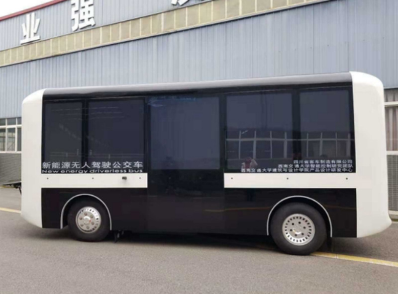Première mise en service à l'essai d'un bus autonome dans l'ouest de la Chine