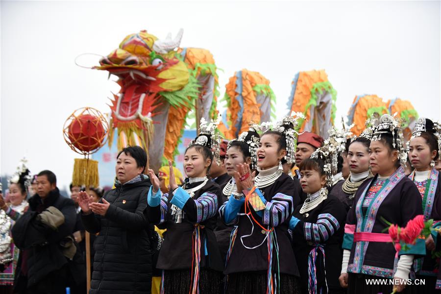 Chine : célébrations du Nouvel An de l'ethnie Dong au Guizhou