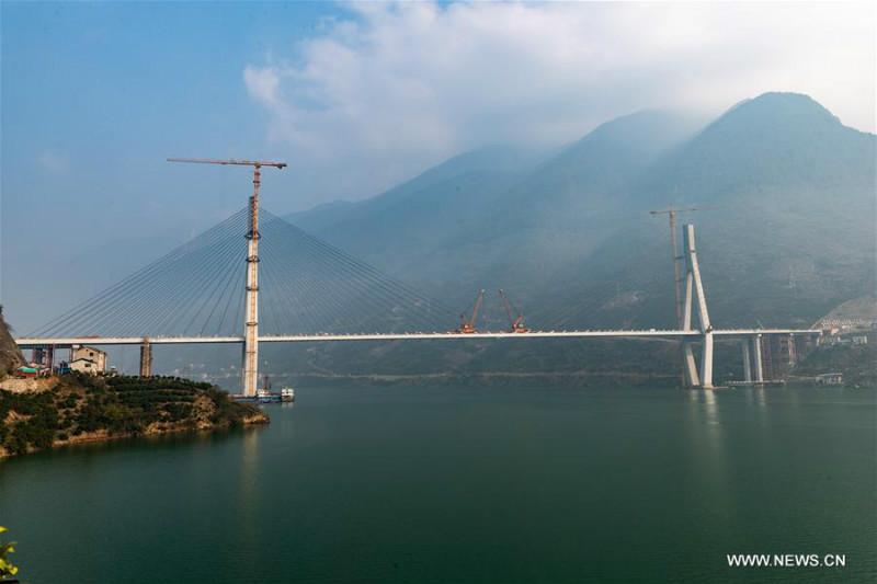 Fin de la jonction d'un pont dans le centre de la Chine