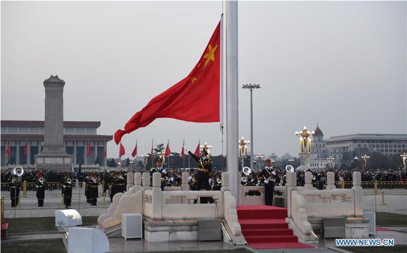 Beijing : la cérémonie de lever du drapeau national du Nouvel An