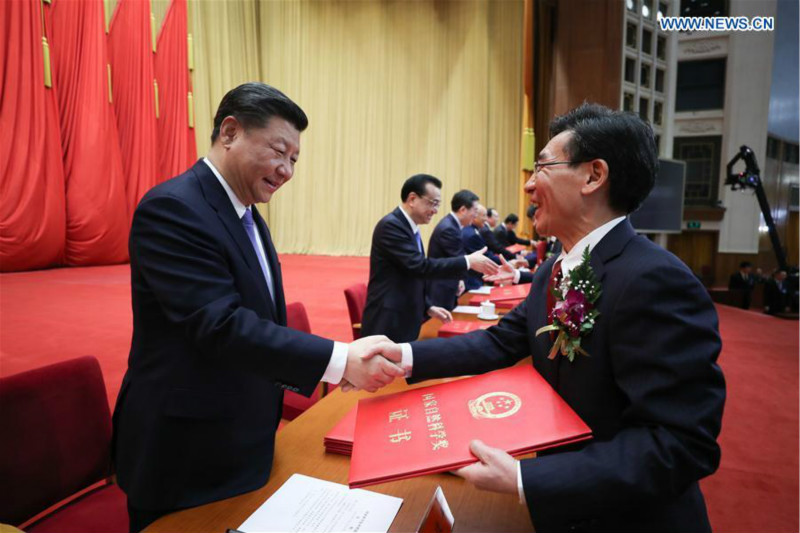 Xi Jinping confère le prix scientifique suprême de la Chine à deux académiciens
