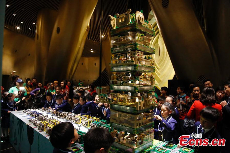 Une maquette de ?Ville Verticale? créée dans le plus haut batiment de Chine