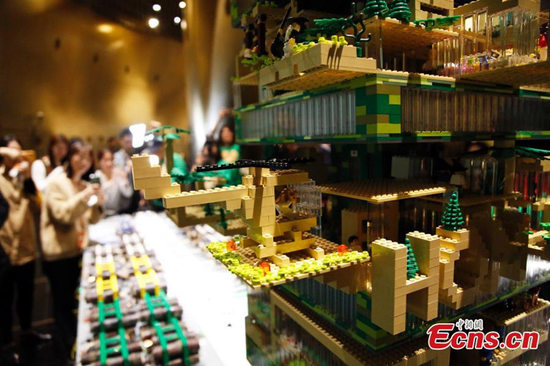 Une maquette de ?Ville Verticale? créée dans le plus haut batiment de Chine