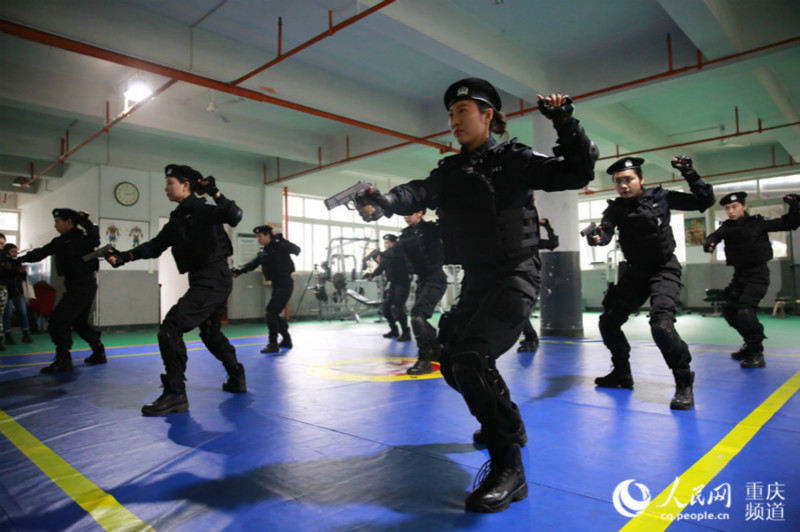 Chongqing : à la découverte des exercices de combat de la police spéciale