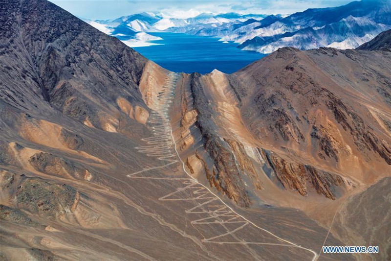 Les infrastructures du Tibet se sont améliorées grace à un réseau de transport complet