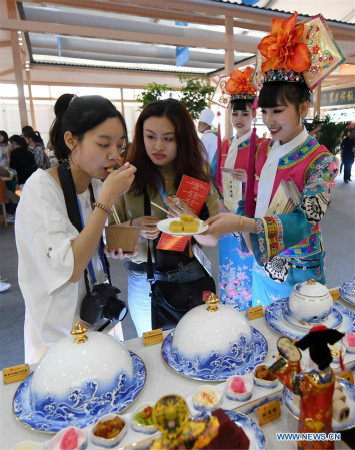 Le festival gastronomique présente la diversité culturelle en Asie