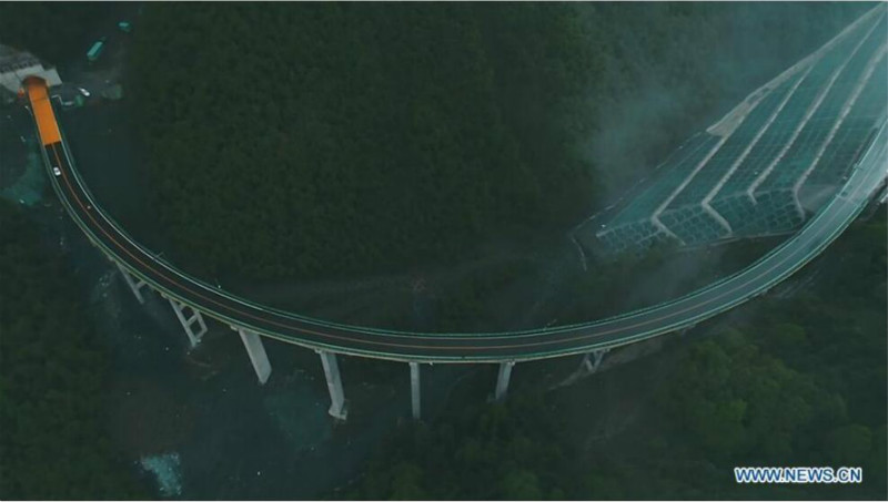 Qinghai : ouverture d'une autoroute reliant Zhalonggou et le canton de Nianbo