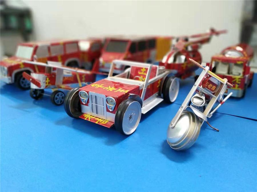 Un homme transforme les déchets en trésor de collectionneurs