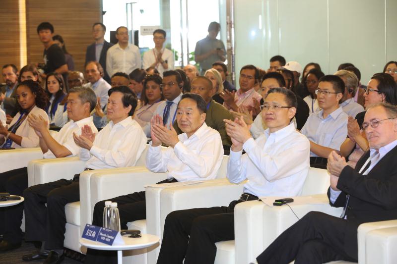 Des représentants étrangers de l'Alliance de coopération des médias ? la Ceinture et la Route ? viennent en visite d'étude en Chine