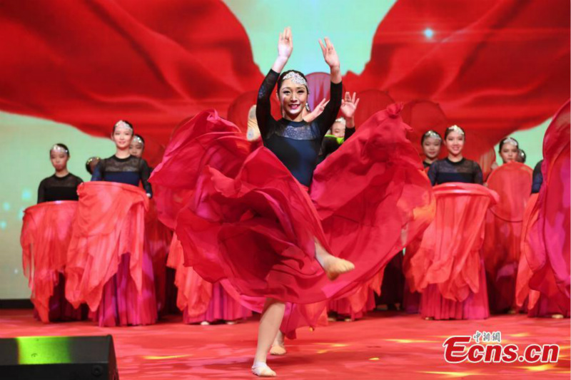 Hong Kong : un gala célèbre le 70e anniversaire de la République populaire de Chine