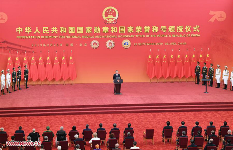Xi Jinping décerne des médailles nationales et des titres honorifiques nationaux