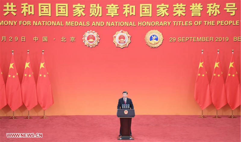 Xi Jinping décerne des médailles nationales et des titres honorifiques nationaux