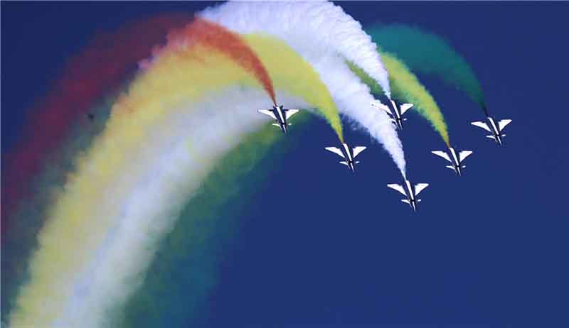 Un spectacle aérien marque le 70e anniversaire de l'Armée de l'air chinoise