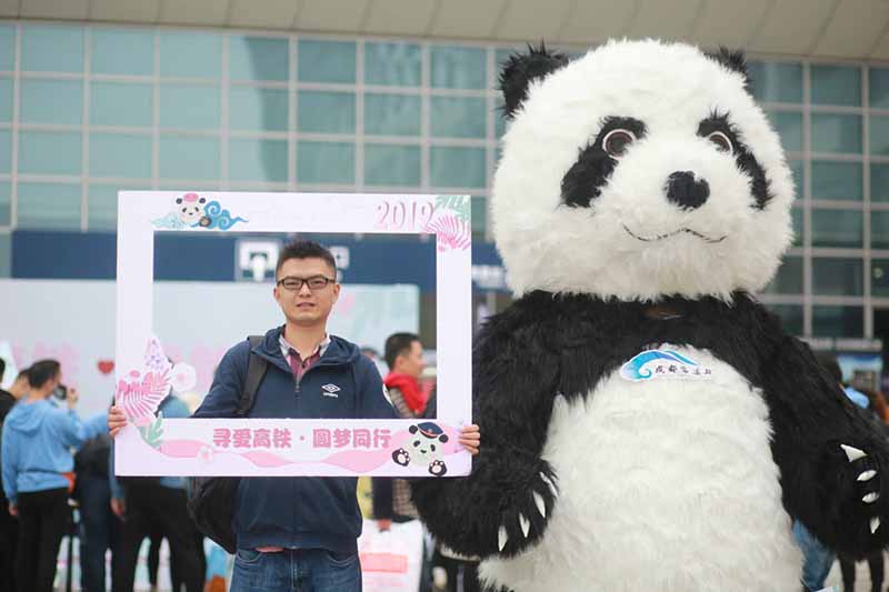 Le train à grande vitesse offre un billet pour l'amour à 300 célibataires