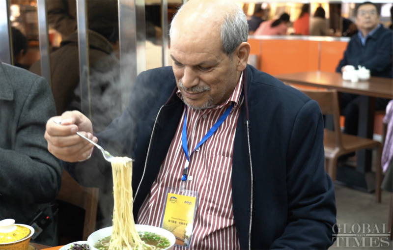 Les journalistes des pays arabes de l'Alliance de coopération des médias ? la Ceinture et la Route ? visitent la ville de Lanzhou