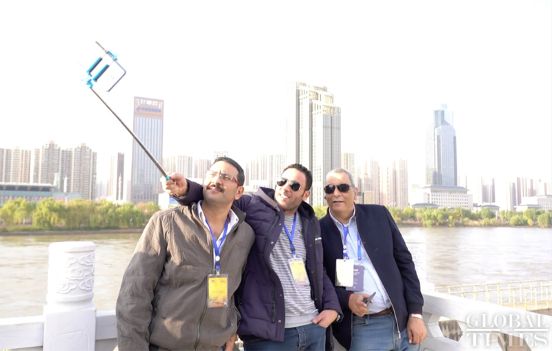 Les journalistes des pays arabes de l'Alliance de coopération des médias ? la Ceinture et la Route ? visitent la ville de Lanzhou