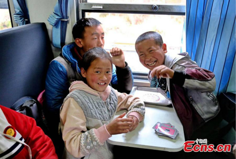 Le train à l'ancienne reste essentiel pour les étudiants du Sichuan