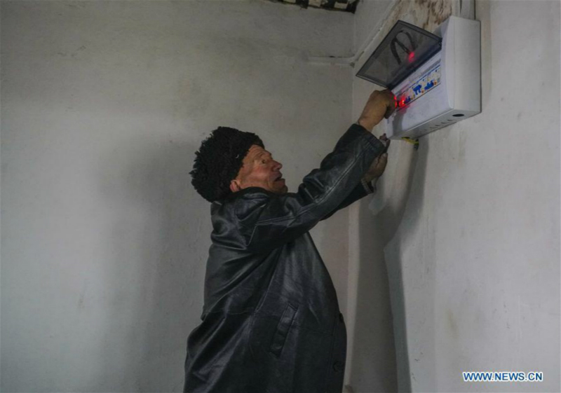 Quelques exemples de mesures prises dans les villages pauvres du Xinjiang pour améliorer le niveau de vie des habitants