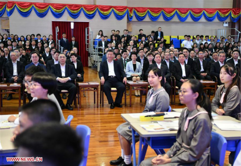 Le président chinois Xi Jinping visite un centre de services gouvernementaux et une école à Macao