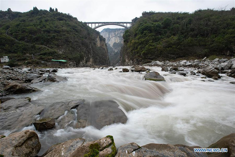Ouverture d'un pont reliant trois provinces du sud-ouest de la Chine