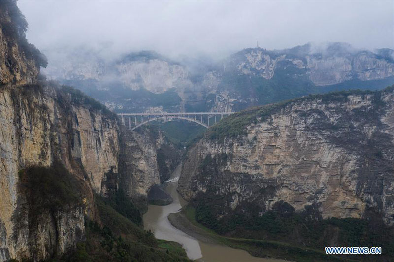 Ouverture d'un pont reliant trois provinces du sud-ouest de la Chine