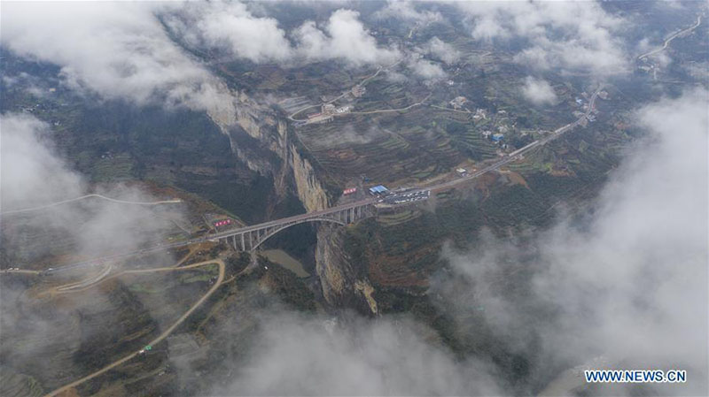 Ouverture d'un pont reliant trois provinces du sud-ouest de la Chine