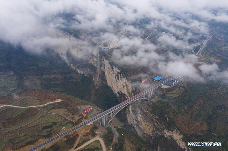 Ouverture d'un pont reliant trois provinces du sud-ouest de la Chine
