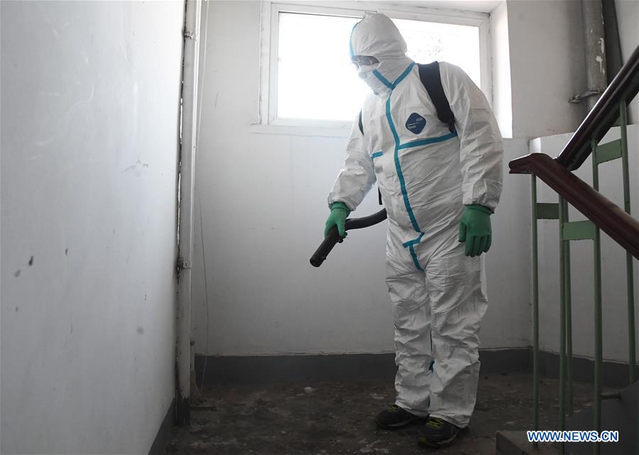 Beijing désinfecte des quartiers résidentiels pour combattre le nouveau coronavirus