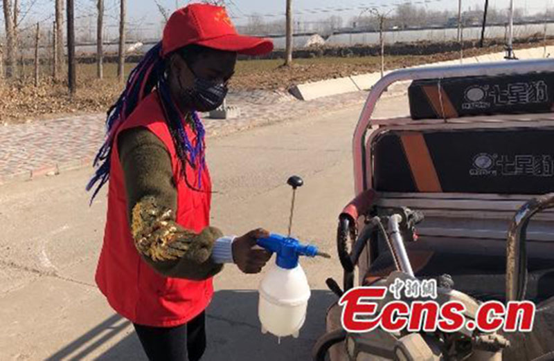 Une volontaire congolaise aide à lutter contre l'épidémie dans le Hebei